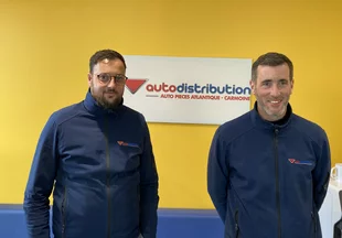 photo de groupe de deux nouveaux commerciaux chez apa : HUBERT Matthis et BRUNOT Guillaume