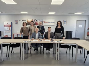 2025 signature partenariat Joliverie avec APA pour les classes AD