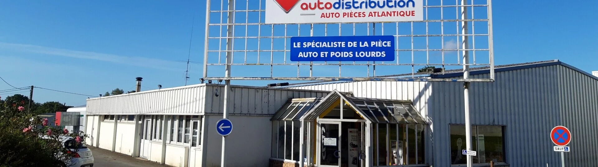 Chateaubriant façade 2020 (slider site 1920x537 px).jpg