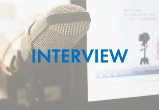 photo d'un micro et du mot interview