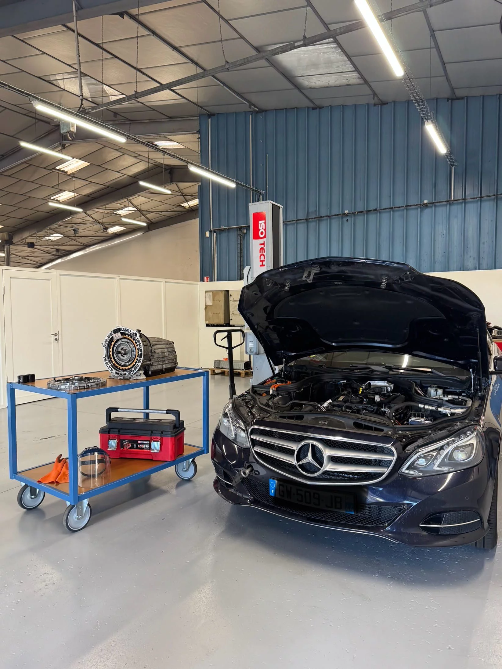 Véhicule hybride 4 Mercedes ok- compress.png